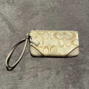 Coach‎ wristlet - White/Cream